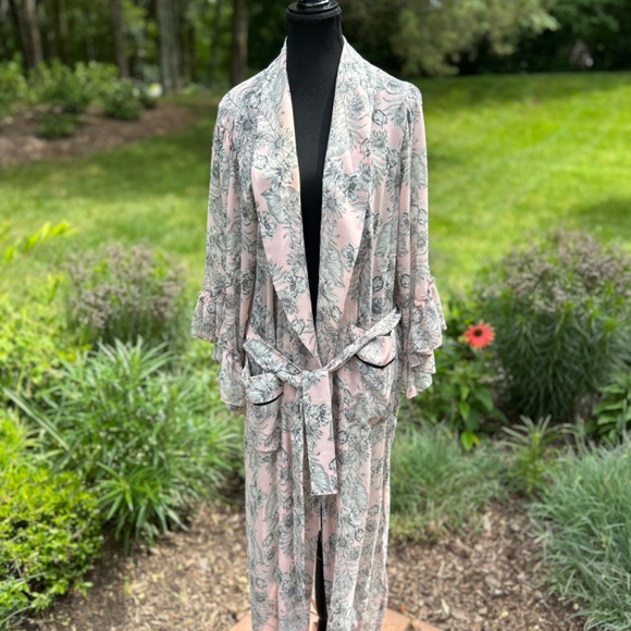 MISA Los AngelasFloral Print Ruffle Embellishment Robe - Picture 2 of 9